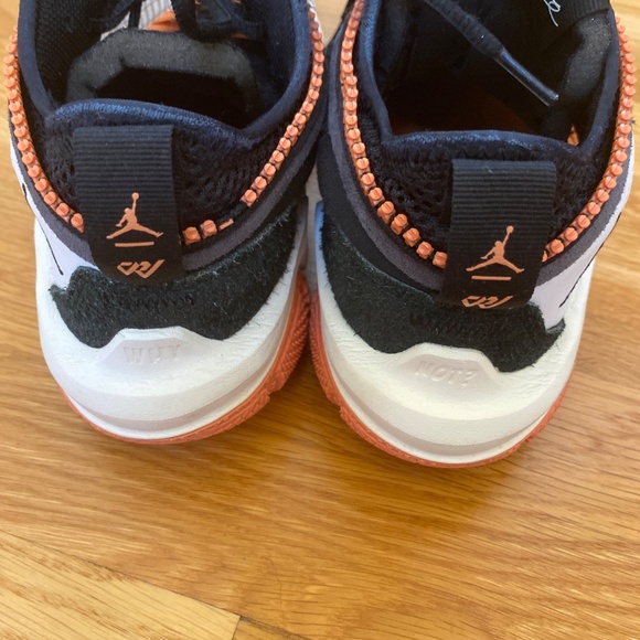 Jorden why not .6 boys basketball sneakers - Picture 7 of 9